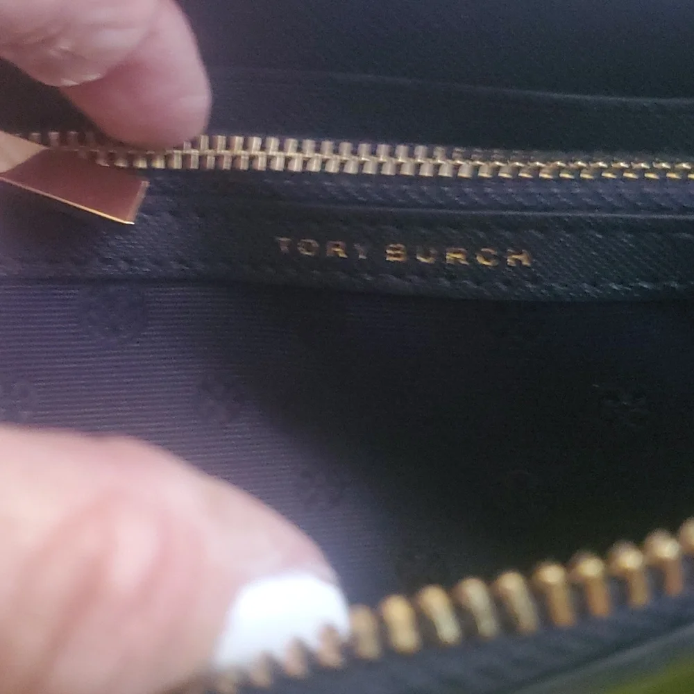 Tory burch HOST PICK leather gorgeous new tagged boxed and bag which is extra